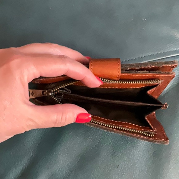 Patricia Nash Cirella leather wallet - Picture 4 of 4